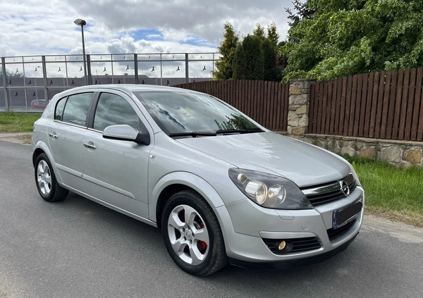 Opel Astra cena 11900 przebieg: 165000, rok produkcji 2005 z Sochaczew małe 497